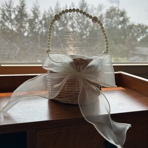 Flower Girl: Elegant Cream Wicker Bag with Pearl Handle